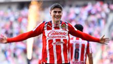 Chivas sigue imparable en casa tras vencer a Santos con la 'Hormiga' como figura
