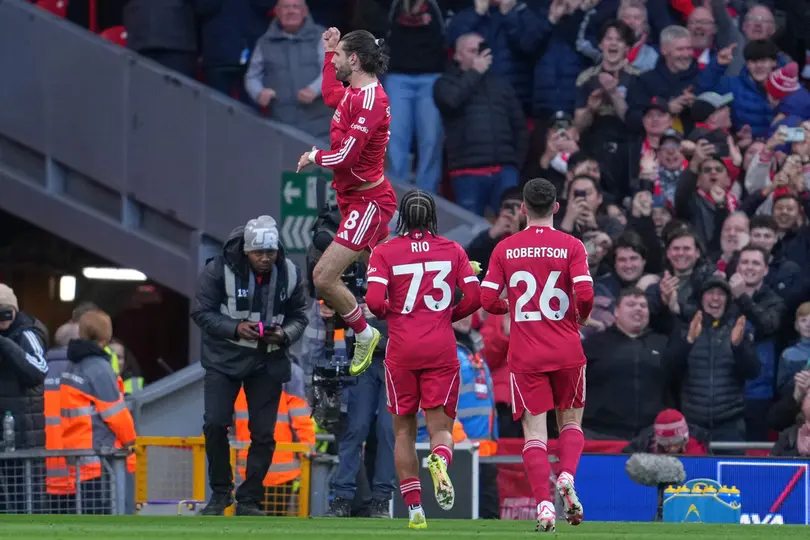 Liverpool celebrando el gol de Dominik Szoboszlai I AP