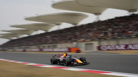 Max Verstappen, piloto de Red Bull, abandonó el Gran Premio de China | AP