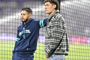 Chiquete no deja sola a La Máquina: apareció en CU para apoyar a Cruz Azul