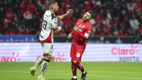 Alexis Vega, jugador de Toluca, ante Atlas | IMAGO7