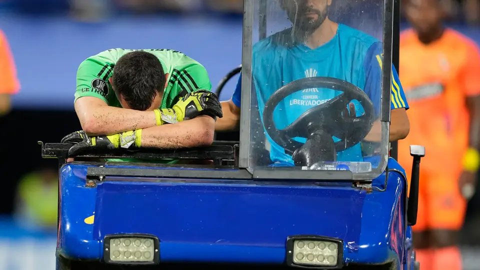 Agustín Marchesín saliendo lesionado en el Boca Juniors y Barcelona SC l AP