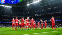 Jugadores de Bayern Munich agradecen a sus fans en el Estadio Santiago Bernabéu en la ida de la serie contra Real Madrid | AP