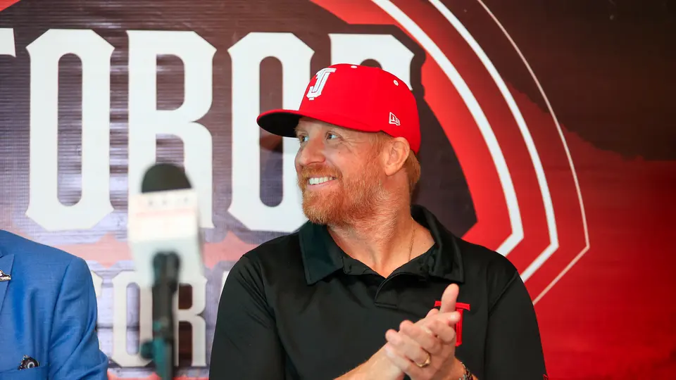 Justin Turner siendo presentado con los Toros de Tijuana l CORTESÍA