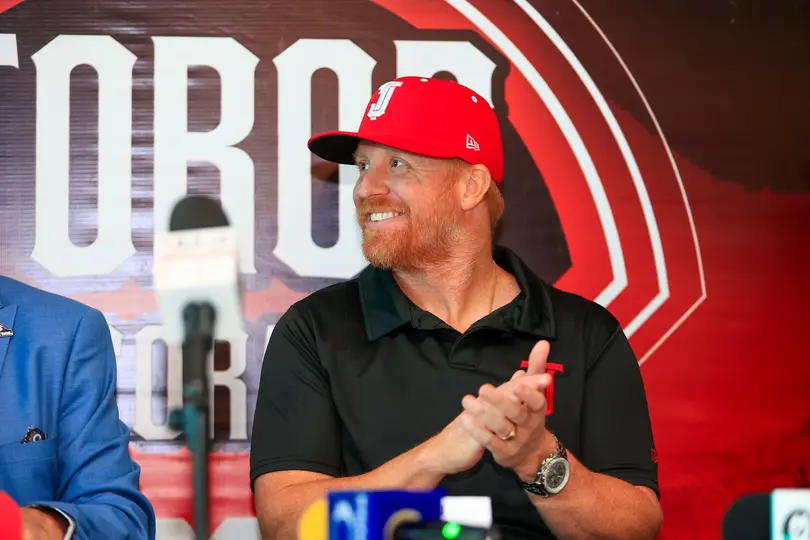 Justin Turner siendo presentado con los Toros de Tijuana l CORTESÍA