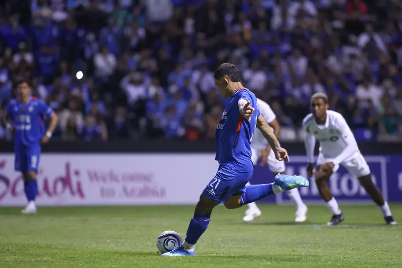 'Toro' Fernández cobra penal | MEXSPORT