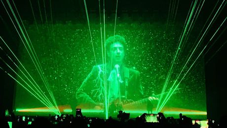 ¡Gracias Totales! Soda Stereo “revive” a Cerati entre retraso, pelea, nostalgia y euforia