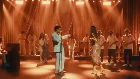 El momento central será una coreografía masiva con la canción “BAILE INoLVIDABLE”. / Bad Bunny