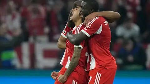 Jugadores de Bayern Munich celebran la victoria contra Real Madrid en la Champions League | AP