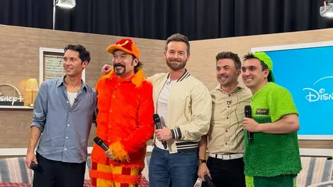 ¡No es IA! Malcolm el de en medio y La Familia Peluche juntos en México / VIDEO