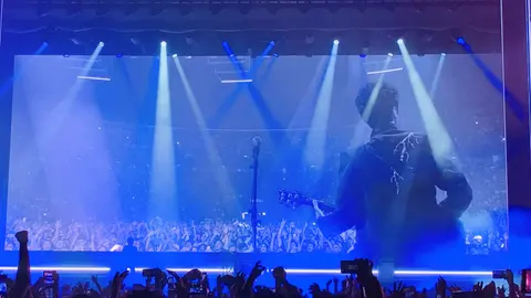 Los visuales y proyección del cantante en realidad hacían creer que estaba presente en el Palacio de los Deportes / Especial