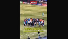 Futbolistas y Cuerpo Técnico de Cruz Azul se reúnen para guardar un minuto de silencio