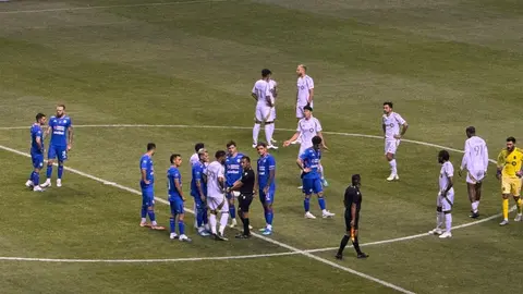Partido entre Cruz Azul y LAFC se detuvo cinco minutos por el grito homofóbico | ILIANY APARICIO