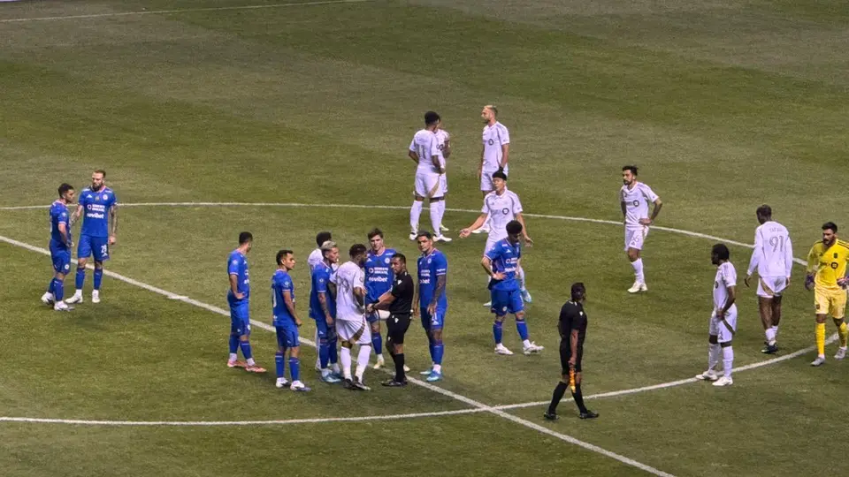 Partido entre Cruz Azul y LAFC se detuvo cinco minutos por el grito homofóbico | ILIANY APARICIO