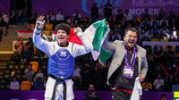 Guillermo Cortés en celebración tras su campeonato en Uzbekistán | FB: femextkdoficial