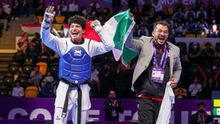 Guillermo Cortés en celebración tras su campeonato en Uzbekistán | FB: femextkdoficial