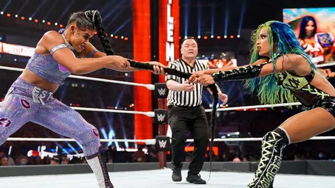 Sasha Banks y Bianca Belair cerrando la noche 1 de WrestleMania 37 | wwe.com