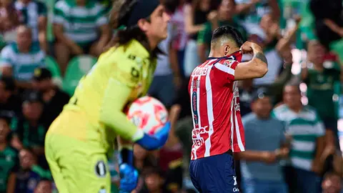 Alan Pulido, frustrado por no anotar ante Santos l MEXSPORT