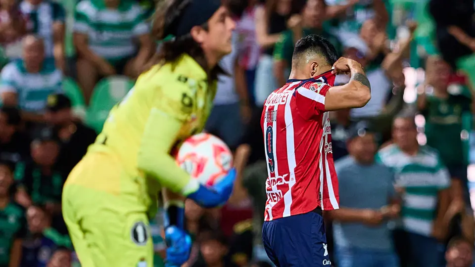 Alan Pulido, frustrado por no anotar ante Santos l MEXSPORT