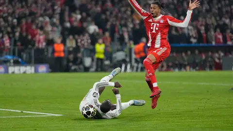 Bayern Múnich celebra el gol de Michael Olis en Champions I AP