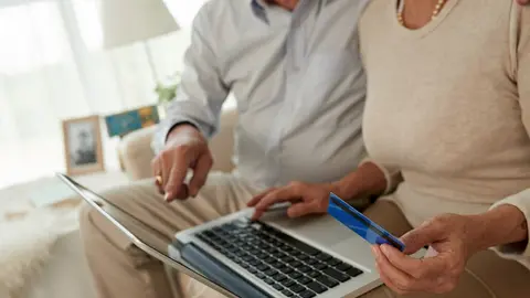 En unos casos se adelanta y en otros se recorre el pago de pensión / FREEPIK