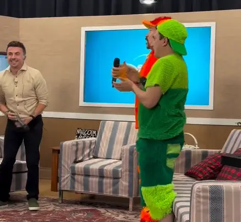 El encuentro entre ambas series desató reacciones en redes y dejó uno de los momentos más surrealistas del año. / @@ibarrechejavier