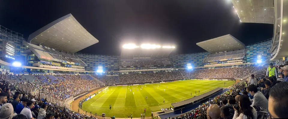 La afición lanzó el grito homofóbico en el Cruz Azul vs LAFC del Cuauhtémoc | ILIANY APARICIO