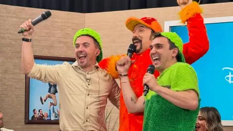 Frankie Muniz junto con Luis Manuel Ávila y José Miguel Pérez. / @ibarrechejavier