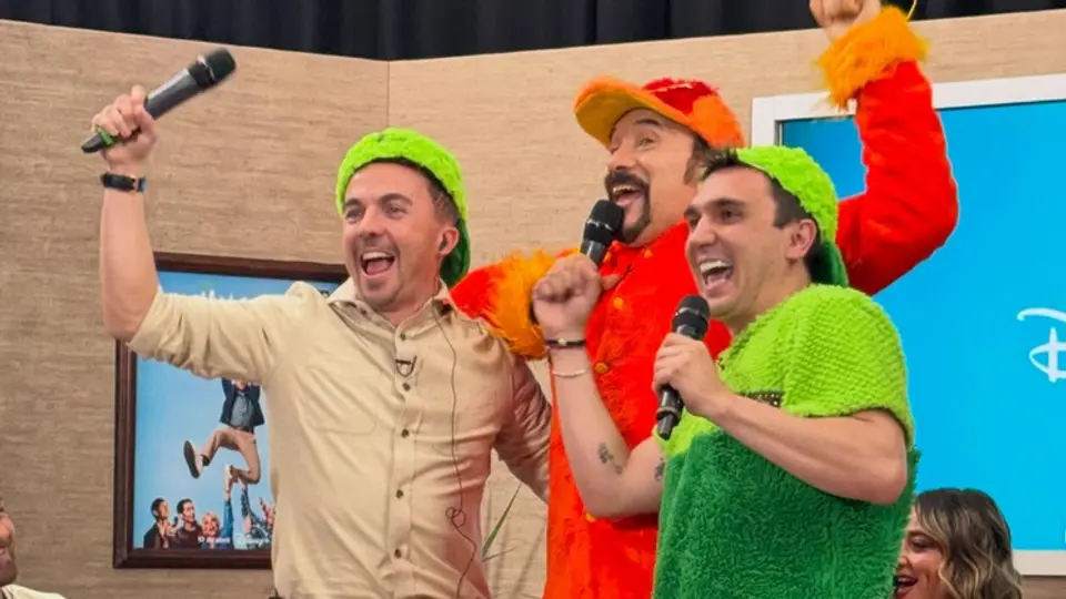 Frankie Muniz junto con Luis Manuel Ávila y José Miguel Pérez. / @ibarrechejavier