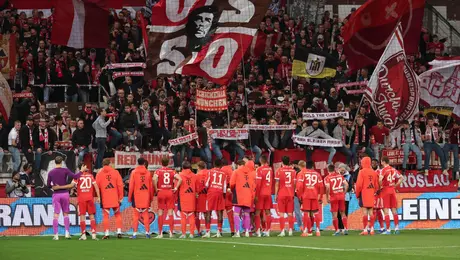 ¡No los dejaron dormir! Fans de Bayern lanzaron fuegos artificiales a las afuera del hotel del Real Madrid