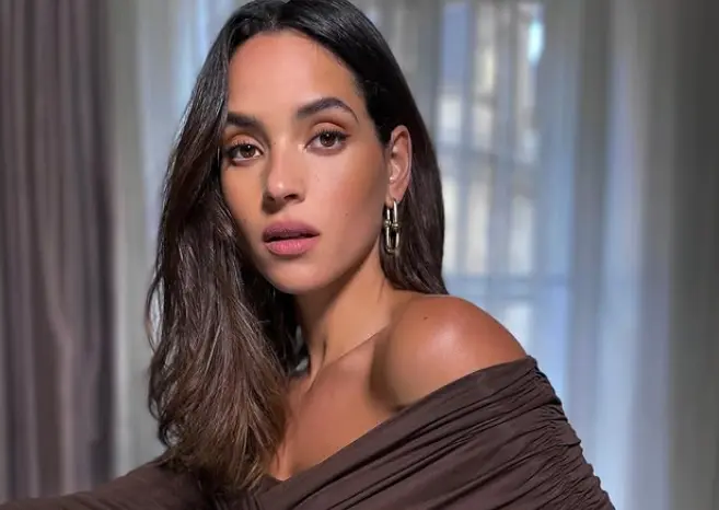 Adria Arjona continúa consolidando su carrera en Hollywood con su llegada a la franquicia de Superman. / IG  @adriaarjona