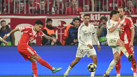 Luis Díaz dispara en el partido de Bayern Munich contra Real Madrid en la Champions League | AP