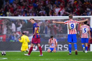 Frenkie de Jong en lamento tras la derrota de Barcelona ante Atlético de Madrid en Champions League | AP