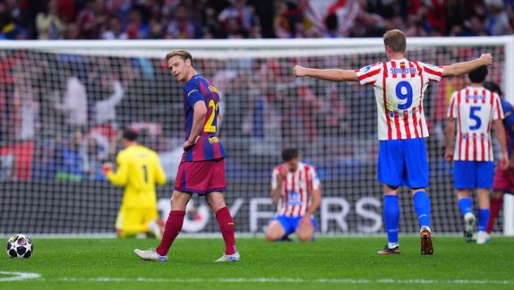 Frenkie de Jong en lamento tras la derrota de Barcelona ante Atlético de Madrid en Champions League | AP
