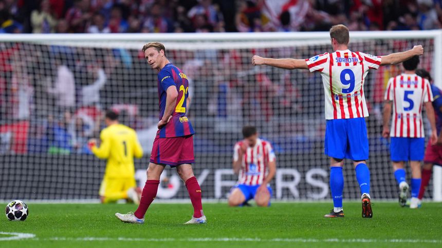 Frenkie de Jong en lamento tras la derrota de Barcelona ante Atlético de Madrid en Champions League | AP