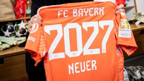 Renovación de Manuel Neuer con Bayern Múnich | x:@FCBayernEN