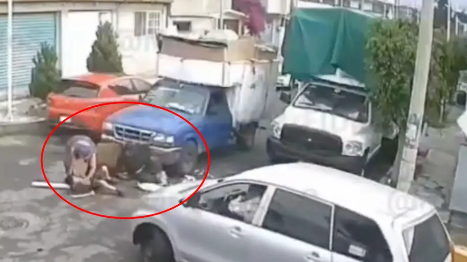 Madre e hijo quedaron en el suelo, pero se levantaron casi de inmediato / Especial