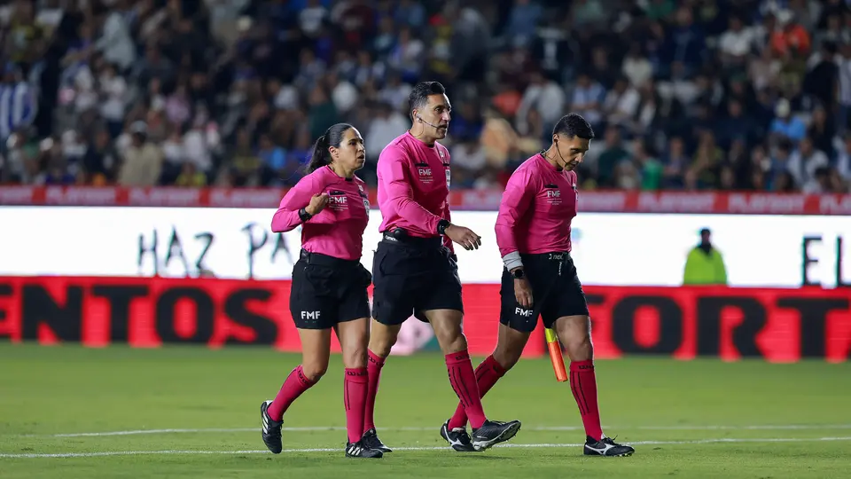 Arbitros en el juego de Pachuca vs Pumas | MEXSPORT