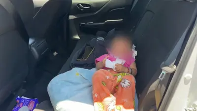 Abandonan a bebé en taxi de aplicación en Ecatepec; hombre huyó en motocicleta