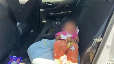 Abandonan a bebé en taxi de aplicación en Ecatepec; hombre huyó en motocicleta
