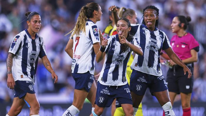 Jugadoras de Rayadas de Monterrey en celebración en la Final de ida contra América en el Clausura 2026 de la Liga MX Femenil | IMAGO 7
