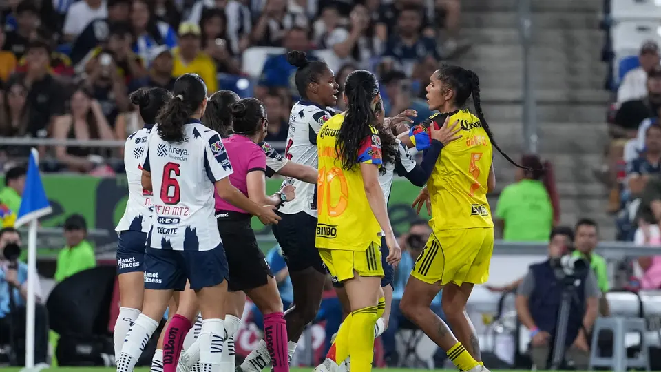 ¡Terminó caliente! Jugadoras de Rayadas y América protagonizaron bronca en la Final de ida