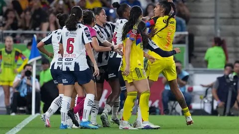 Jugadoras de Rayadas y América en conato de bronca en la Final de la Liga MX Femenil | IMAGO 7