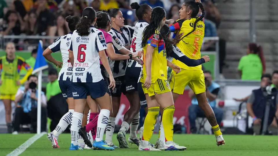 Jugadoras de Rayadas y América en conato de bronca en la Final de la Liga MX Femenil | IMAGO 7
