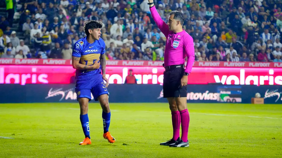¿Robo? Jugadores de Pumas pidieron dos penales que no se señalaron