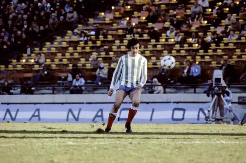 Michel Platini en juego con Francia ante Hungría con el uniforme del Club Kimberley en Argentina 78 | AFP