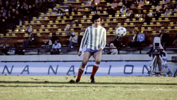 Michel Platini en juego con Francia ante Hungría con el uniforme del Club Kimberley en Argentina 78 | AFP