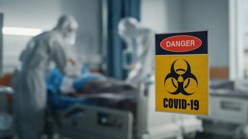 El análisis indica que los hombres y las personas adultas mayores fueron los más afectados durante la pandemia. / iStock