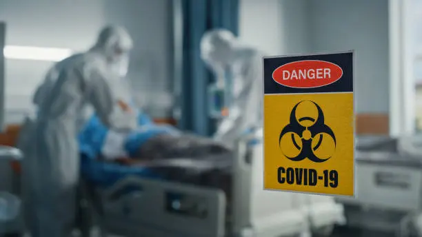 El análisis indica que los hombres y las personas adultas mayores fueron los más afectados durante la pandemia. / iStock