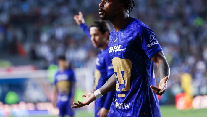 Álvaro Angulo en el partido entre Pachuca y Pumas de Semifinales de Ida | MEXSPORT
